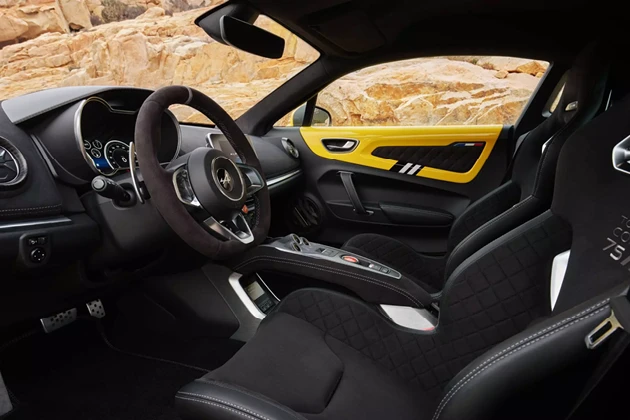 Sabelt Racing bucket seats embroidered with “Tour de Corse 75”